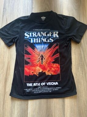 Netflix Stranger Things 'The Rise of Vecna' Graphic Pajama Top Large 12/14